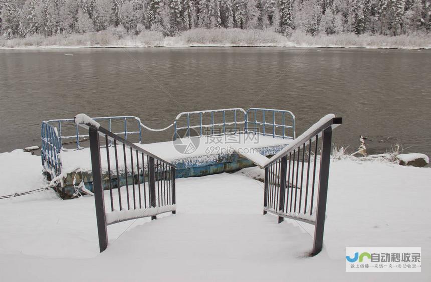 冰雪覆盖下的长白山成为热门旅游目的地